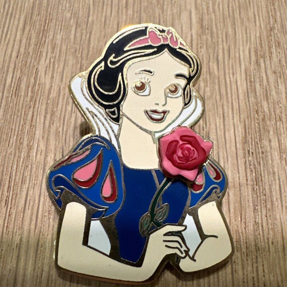WDW Walt Disney Snow White   Disney Trading Pin 2003 Seven Dwarfs 3D Flower